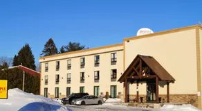 red maple inn and suites - Image 5