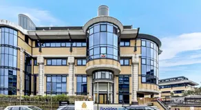 Stylish 1BR With Private Parking by Kew Gardens By Aurora WorkNest Short Lets & Serviced Accommodation London - Image 3