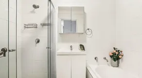 8 mins from Sydney Airport! 1BR with Courtyard - Image 4
