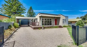 14 Colman Rd - Modern Holiday Home close to the River and Golf Course - Image 5