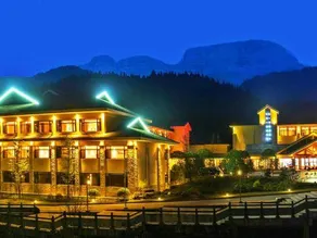 HongYa Minjiang Donghu Wawu Mountain Hot Spring Resort Hotel - Image 4