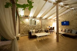 Petrino Suites Hotel - Image 3