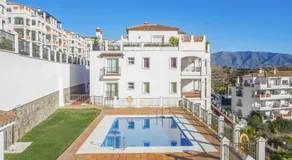 Ferienwohnung \"Astonishing view modern apartment\" mit Gemeinschaftspool und WLAN - Image 3
