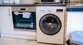 Trendy New Cosy 1BR Near Lively City Road Strip - Image 4