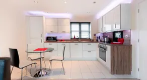 DBS Serviced Apartments - The Coach House - Image 3