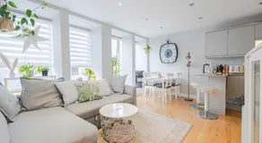 Stunning Bright Two Bedroom Apartment In Southbourne - Image 2