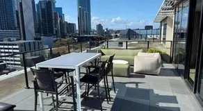 Luxury Penthouse with Astonishing Bay and City Views - Image 5