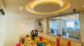 Towlan Hotel Suites 1 - Image 4