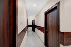 Townhouse Z Square Mall Formerly The Mall Road Inn - Image 2
