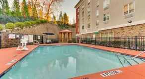 Holiday Inn Express & Suites Columbus - Ft Benning Maingate by IHG - Image 5