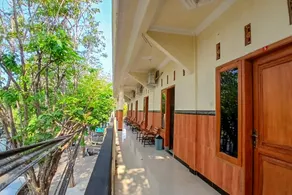 RedDoorz at Dien Homestay Syariah Alun-alun Pasuruan - Image 4