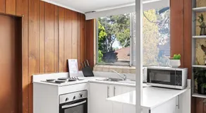 Simple 2-Double Bed Studio Stay - Peakhurst - Image 5