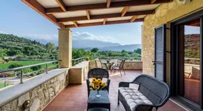 Apartamento vacacional con jardín, piscina privada y barbacoa | Vistas a la montaña - Image 2
