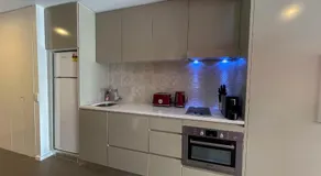 Prime and Stylish Stay in Kingston Foreshore - Image 5