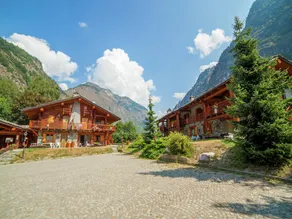 A Cozy Alpine Retreat - Image 4