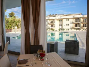 4 SPA Hotel - Image 2