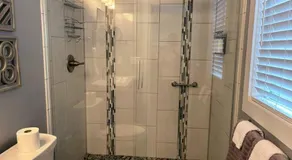 Urban Retreat Downtown Gem, Walk Everywhere, Custom Bunk Room, Hot Tub, Train & Mountain View, Near National Park Entrance - Image 2