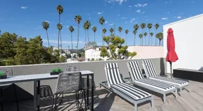 Hollywood Stars 2 Bedroom Apartment - Image 5