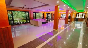 Hotel Traveller Inn & Prathak Restaurant - Image 4