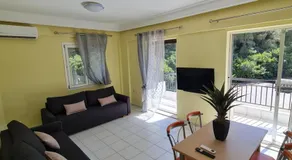 Beachfront Cozy House , 1 min walk to Beach , AC & Fast WiFi - Image 2