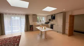 4 Bedroom Home Edgware Ground Floor - Image 3