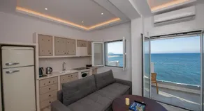 Flisvos Beachfront Apartments - Image 2