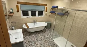 Detached property, beams, hot tub large garden - Image 2