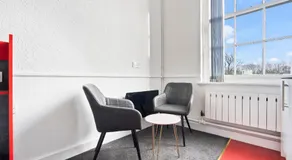Comfy and Relaxing space in Dudley with Parking - Image 3