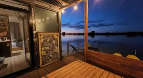Lake Wellington Luxury Retreat - Image 4