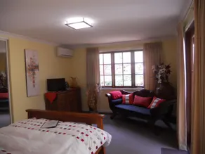 Bickley Valley Retreat Bed and Breakfast - Image 4