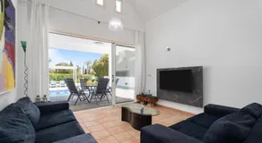 Villa Zina by Ezoria Villas - Image 2