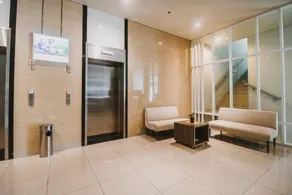 RedDoorz Apartment near Summarecon Mall Serpong - Image 2