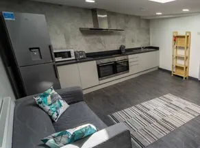 Stunning 1-Bed Studio in Birmingham - Image 5
