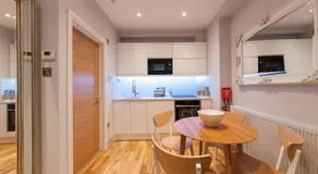 Suites at number Ten - Image 4