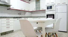www Parques de la Catedral travel com Parking privado Gratis - Image 3