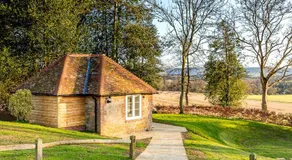 Cowdray Lodge B&B rooms - Image 5
