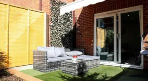 Tranquil Garden Haven, Comfy Family & Contractor Pad - Image 5