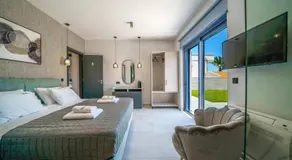 Naval villa-Panoramic villa with heated pool on the roof - Image 2
