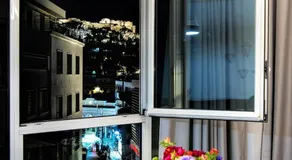 Chic New Apt with Acropolis View in Monastiraki - Image 4