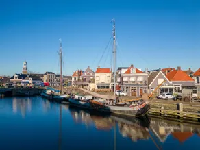 Houseboat in Lemmer with Harbor Views - Image 4