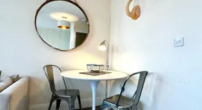 Beautiful Couples Retreat - FREE Parking & WiFi - 1 Minute walk to Poole Quay - Great Location - Free Parking - Fast WiFi - Smart TV - Newly decorated - sleeps up to 2! Close to Poole & Bournemouth & Sandbanks - Image 5