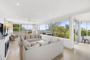 Spacious 5-bed Beach House With Ocean View - Image 2