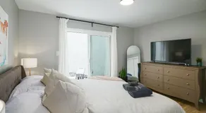 2br in Heart of Queen Village Walk To Everything - Image 5