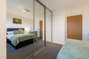 VSBS Waterfront Walk Apt 3 Bed Sleeps 6 Parking - Image 2
