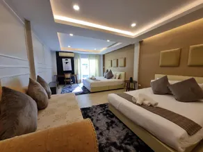 Luxurious home in the heart. - Image 2