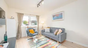 Aberdeen 2BR Flat Near Airport & City Centre - Image 2