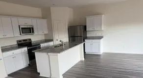 Houstons Most Comfortable &Spacious - Image 4