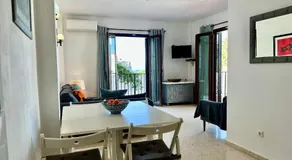 Casa con terraza y hermoso jardín comunal - Image 4