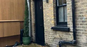 Private Courtyard Studio in Lovely Mortlake - Image 4