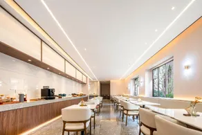 Atour Hotel Shaoxing Lushan Hometown Joy City - Image 3